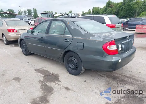 2002 Toyota Camry Xle z USA, uszkodzony, nr VIN 4T1BE30K22U611331